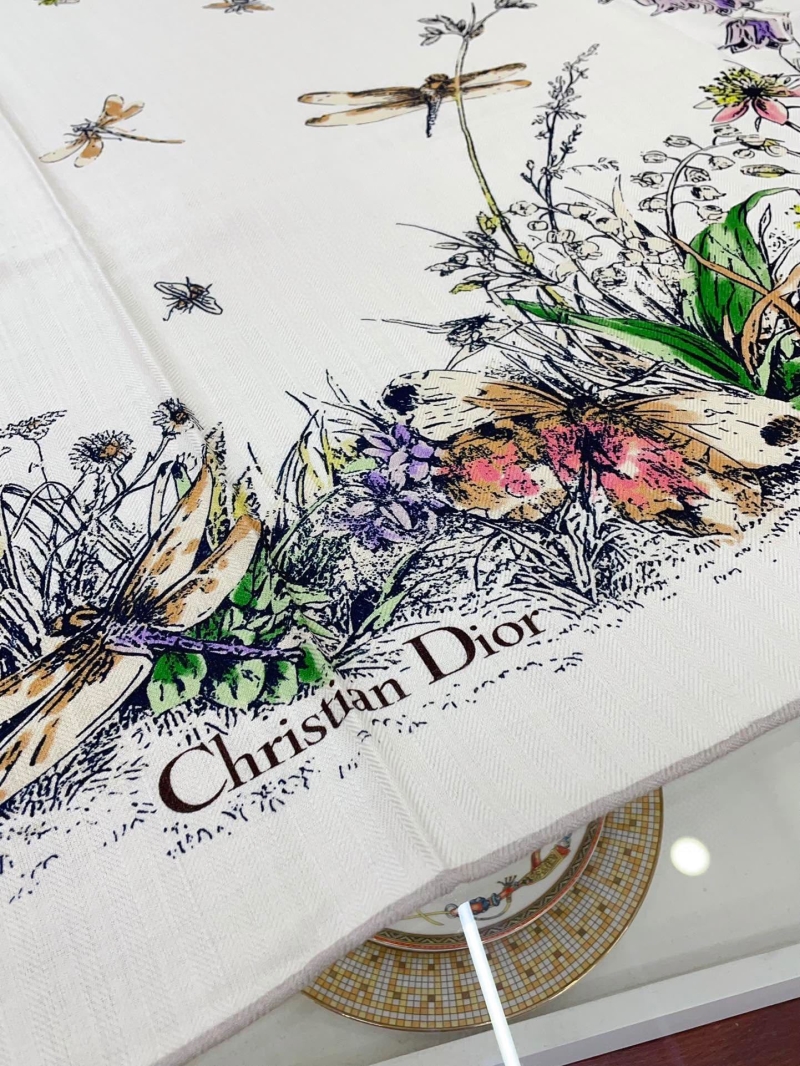 CHRISTIAN DIOR